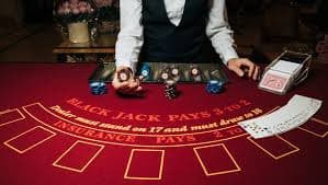 Grafis peringkat tangan poker dari straight flush hingga high card